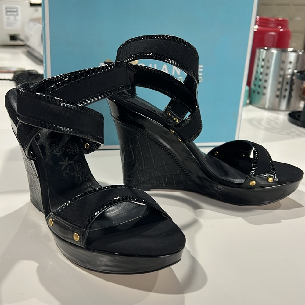 Exchange By Charles David Like New Wedges Size 8 - image 5